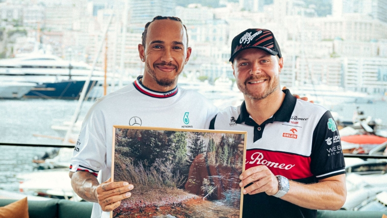 Formula 1, Μονακό: Ο Μπότας έκανε δώρο στον Χάμιλτον τη γυμνή φωτογραφία του (vid)