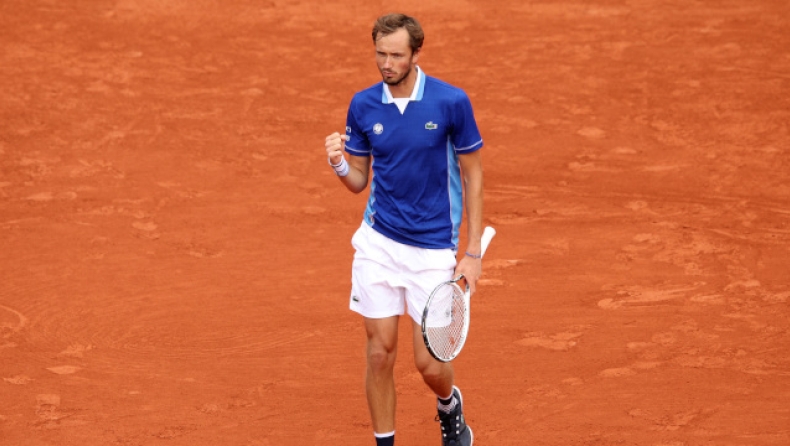 Roland Garros: Σαρωτικός Μεντβέντεφ, αποκλεισμός για Σαποβάλοφ