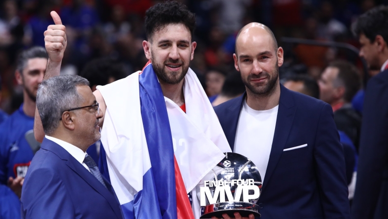 Final Four 2022: MVP ο Μίτσιτς, τον βράβευσε ο Σπανούλης (vid)