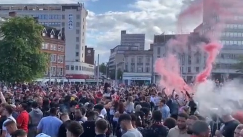Νότιγχαμ Φόρεστ: Γλέντι των οπαδών σε κεντρική πλατεία της πόλης για την επιστροφή στην Premier League (vid)