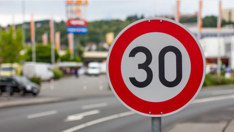 Νέος ΚΟΚ: Σε ποιους δρόμους θα μπει όριο ταχύτητας 30 χλμ/ώρα