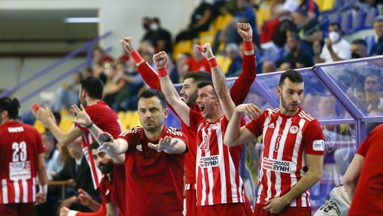 Ολυμπιακός - ΑΕΚ 22-21: Ο πρώην (Μπάουερ) πλήγωσε την Ενωση και 2-0 οι «ερυθρόλευκοι» (vids)