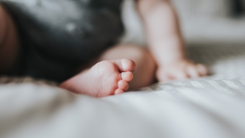 Αποφυλακίστηκε στα δύο χρόνια το «τέρας» που «έσπασε» στο ξύλο 2χρονο αγοράκι (vid)