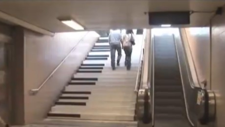 Στη Στοκχόλμη έκαναν «πλήκτρα πιάνου» τα σκαλιά στο μετρό και όλοι προτιμούν αυτά αντί για τις κυλιόμενες (vid)