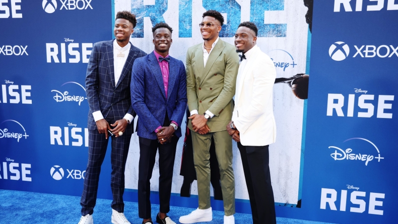 NBA, Αντετοκούνμπο: Υπέρλαμπρη πρεμιέρα του «Rise» στο Χόλυγουντ, πρωταγωνιστές οι...γιοι του Γιάννη (vid)