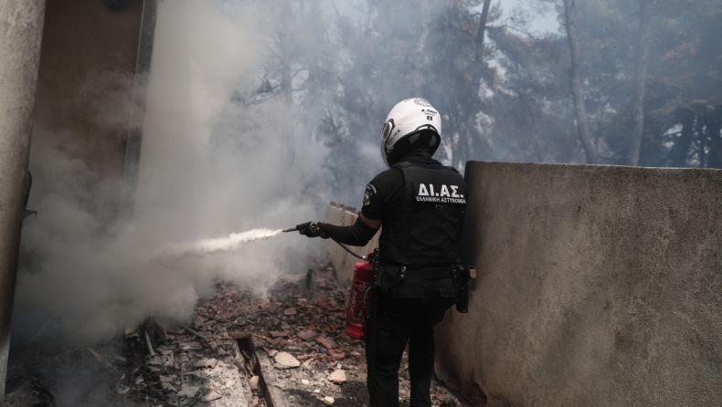 Η ελληνική αστυνομία στη φωτιά στην Εύβοια: Συνδράμει με 19 αστυνομικούς και 9 οχήματα