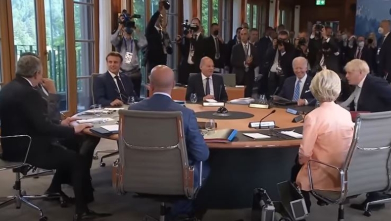 Γέλια και χλεύη για Πούτιν στην G7: «Να γδυθούμε και εμείς να δείχνουμε σκληροί» (vid)