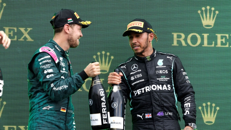 Formula 1, Ο Φέτελ στηρίζει τον Χάμιλτον: «Αυτά αντιμετωπίζει όλη του τη ζωή»