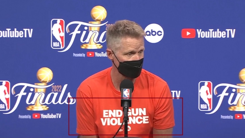 NBA, Γουόριορς-Σέλτικς Game 2: Ισχυρό μήνυμα με μπλουζάκια «Τέλος στην ένοπλη βία» από τις δύο ομάδες (vid)
