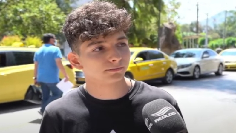 Μαθητής στις Πανελλήνιες 2022: «Είχαμε μια 25χρονη επιτηρήτρια πάρα πολύ όμορφη, μας έφτιαξαν καλά» (vid)