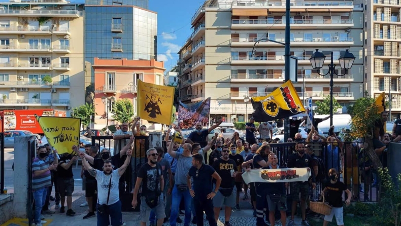 Στο πλευρό του Χατζηχρήστου έξω από το νοσοκομείο η Original 21