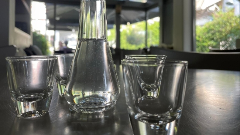 Τα βόρεια προάστια μαζεύονται στη Γαργάρα για ρακόμελα και μεζέδες