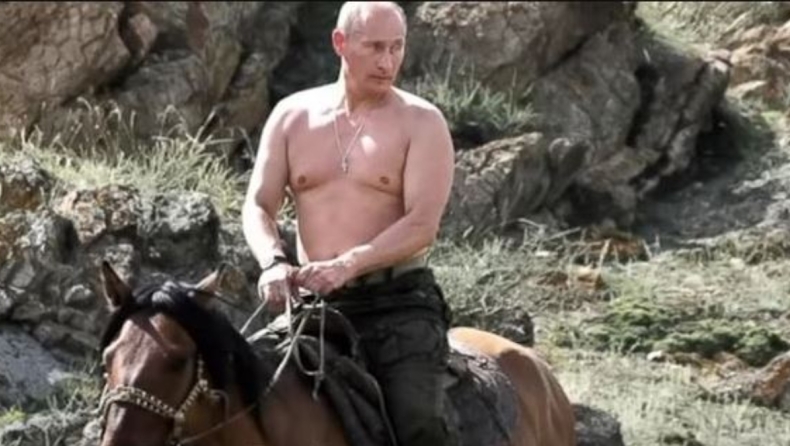 Η «απάντηση» του Πούτιν στα αστεία των ηγετών για τη γυμνή φωτογραφία στο άλογο: «Θα ήταν αηδιαστικό να γδυθούν»