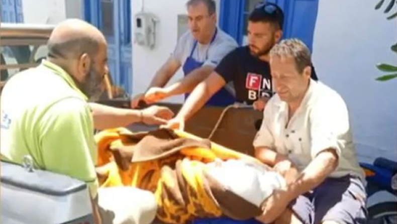 Αδιανόητο περιστατικό στην Ικαρία: Μετέφεραν ασθενή στο κέντρο υγείας σε καρότσα αγροτικού διότι δεν υπήρχε διαθέσιμο ασθενοφόρο (vid)