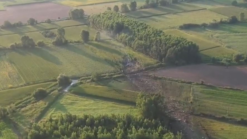 Απίστευτες εικόνες από drone στην περιοχή της συντριβής του αεροσκάφους στην Καβάλα: «Εξαφανίστηκε» το Antonov (vid)