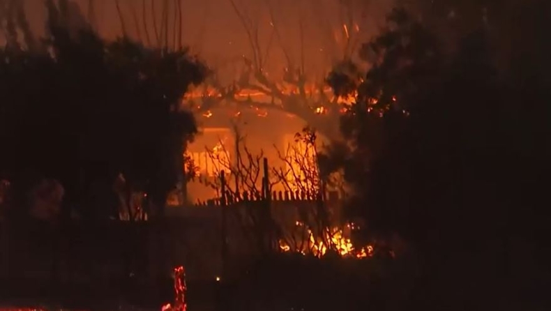 Σπίτι στο Ντράφι παραδόθηκε στις φλόγες (vid)