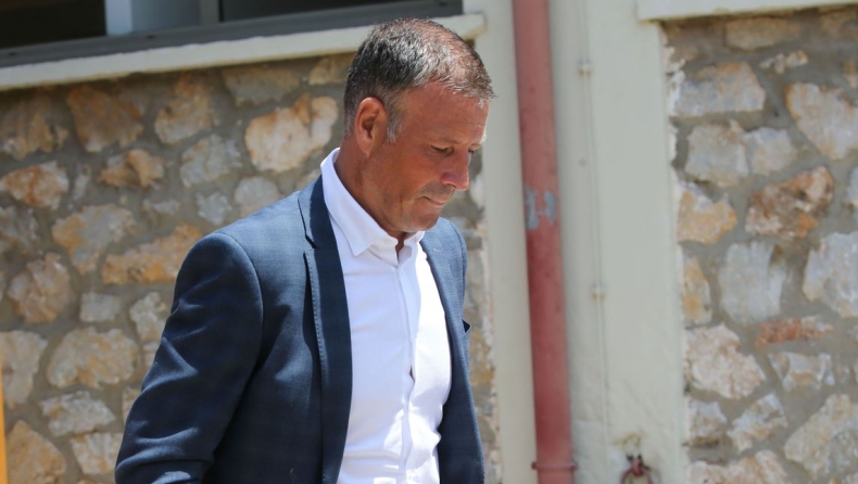 Κατά πλειοψηφία αποφασίστηκε η πρόσληψη του Κλάτενμπεργκ ως τεχνικού συμβούλου και εκπαιδευτή διαιτησίας