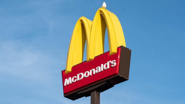 Μετά από 14 χρόνια τα McDonald's αυξάνουν τις τιμές στα cheeseburgers 