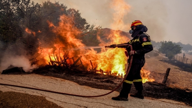 Σε εξέλιξη η φωτιά στο Ακριτοχώρι Καλαμάτας: Εκκενώθηκε το χωριό Δαδιά στον Έβρο, μαίνεται για τέταρτη μέρα η πυρκαγιά (vid)