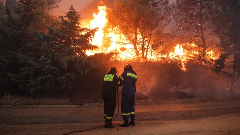 Ενημέρωση της Πυροσβεστικής για τη φωτιά στην Πεντέλη: «Δεν υπάρχουν εγκλωβισμένοι», κινητοποίηση με 15 αεροσκάφη (vid)