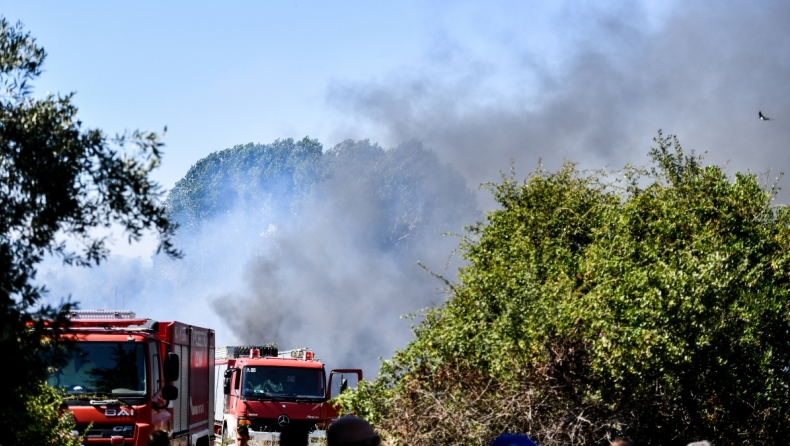Ανεξέλεγκτη η φωτιά στο Ρέθυμνο: Εκκενώνεται το χωριό Μέλαμπες Αγίου Βασιλείου με εντολή δημάρχου (vids)