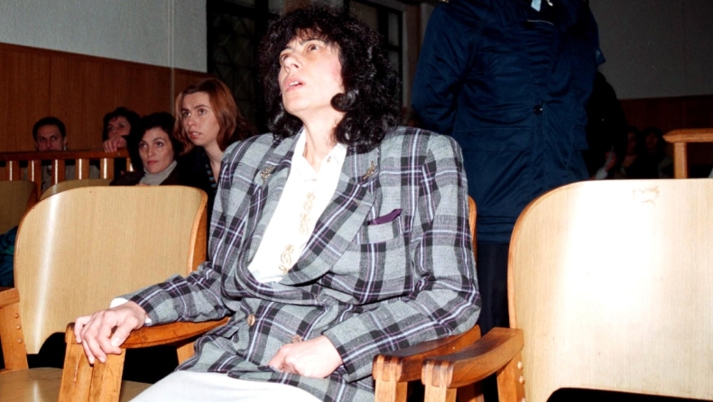 Το έγκλημα πάθους της Ν.Σμύρνης: Η Γιαννακοπούλου έριξε 7 σφαίρες στον αρχιμανδρίτη Άνθιμο που της «έφαγε» 27 εκατ. δρχ. 