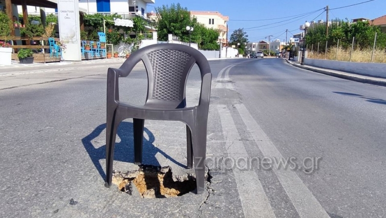 Μόνο στην Ελλάδα αυτά: Άνοιξε τρυπάρα σε κεντρικό δρόμο στα Χανιά και βάλανε πλαστική καρέκλα από πάνω