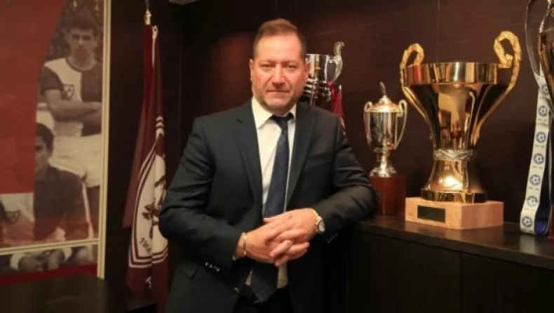 ΑΕΛ: Ποιος είναι ο Αχιλλέας Νταβέλης, ο νέος ιδιοκτήτης των «βυσσινί»