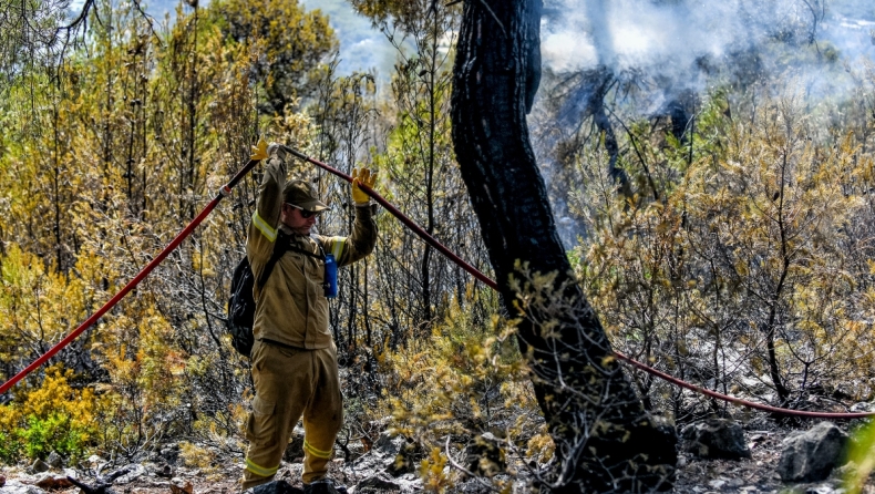 Ενημέρωση Πυροσβεστικής: «Χωρίς ενεργό μέτωπο η πυρκαγιά στην Πεντέλη, σε ύφεση το μεγαλύτερο μέρος της» (vids)