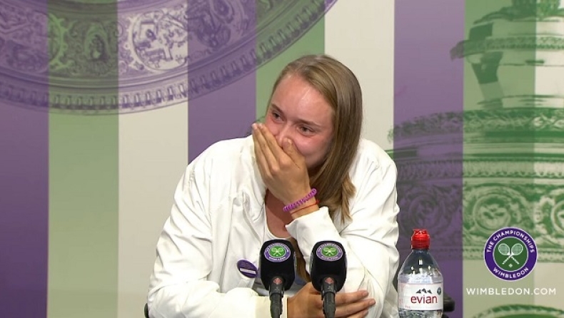 Wimbledon: Ξέσπασε σε δάκρυα η Ριμπάκινα μόλις την ρώτησαν για τους γονείς της (vid)