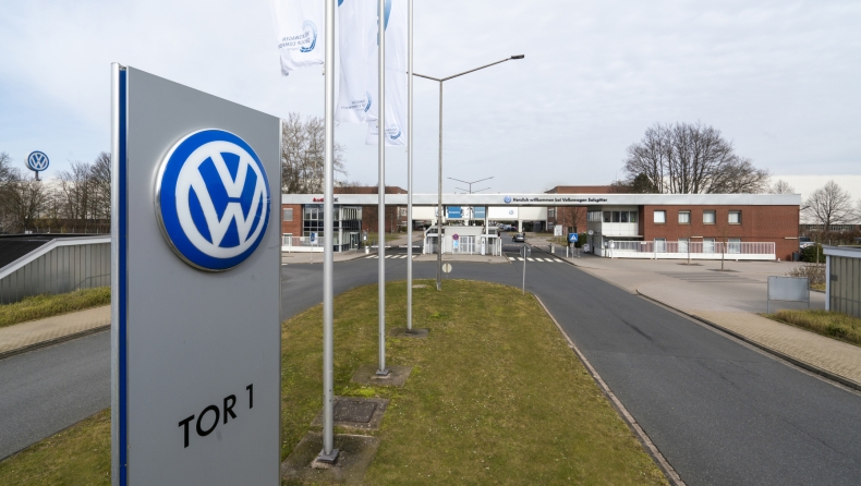 Volkswagen: Το πρώτο gigafactory μπαταριών που θα καλύψει την απόσταση από την Tesla