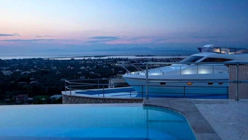 Σκάφος στο βουνό: Στη Λευκάδα νοικιάζεται το πιο περίεργο κατάλυμα του καλοκαιριού