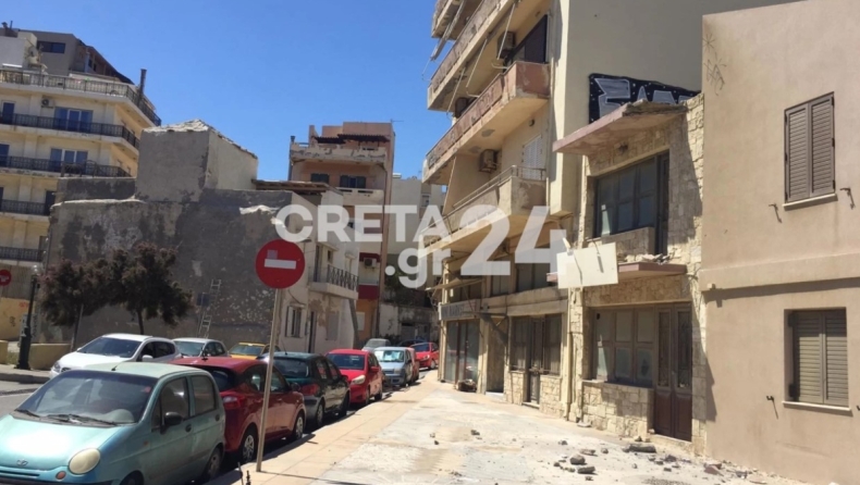 Κατέρρευσε μπαλκόνι στο Ηράκλειο: Από τύχη γλίτωσαν οι περαστικοί 