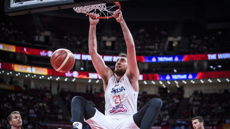 Σερβία: Τραυματισμός στο γόνατο για τον Μιλουτίνοφ, κίνδυνος να χάσει το EuroBasket