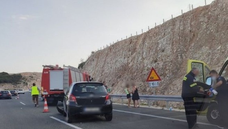 Ανείπωτη τραγωδία στην Ιόνια Οδό: Όχημα παρέσυρε ζευγάρι μπροστά στον 10χρονο γιο του