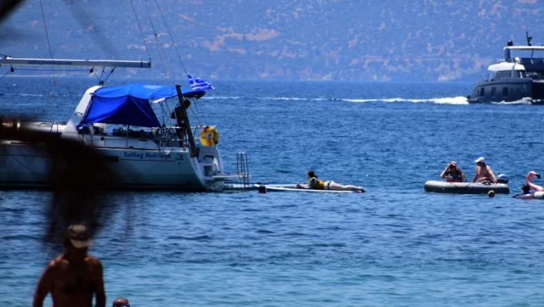 Πενταμελής οικογένεια στη Ρόδο έπεσε από ταχύπλοο στη θάλασσα: Σοβαρά τραυματίες οι γονείς