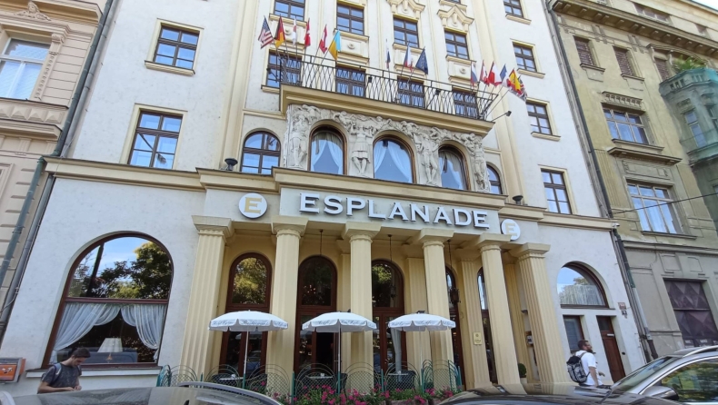 Παναθηναϊκός: Το ξενοδοχείο-ορόσημο του Τρπισόφσκι, η καλοκαιρινή Πράγα και η «πράσινη» συμπολίτισσα της Σλάβια
