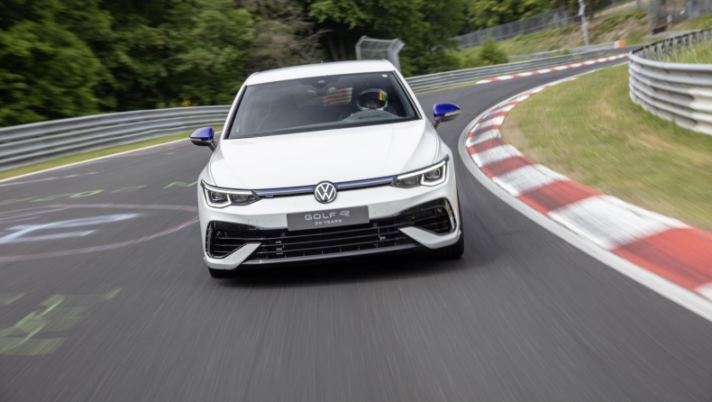 Volkswagen Golf R: «Έσπασε» τα χρονόμετρα στο Νίρμπουργκρινγκ (vid)