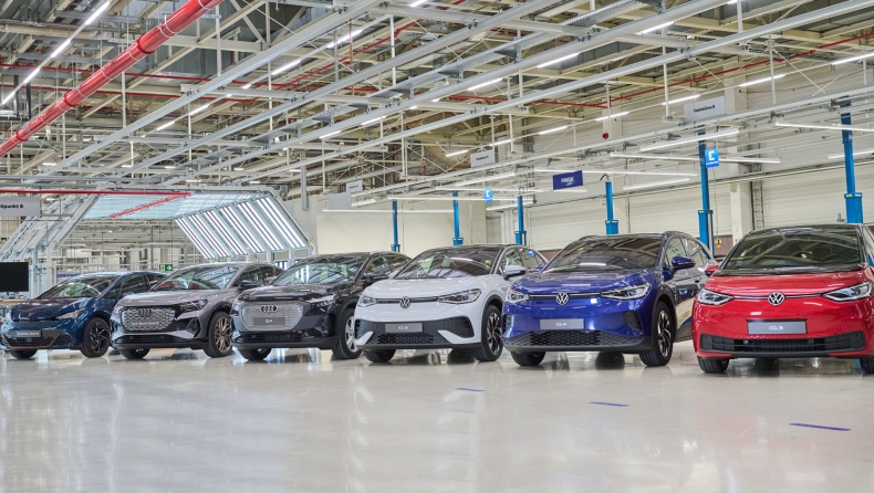 Έξι ηλεκτρικά αυτοκίνητα στο ίδιο εργοστάσιο