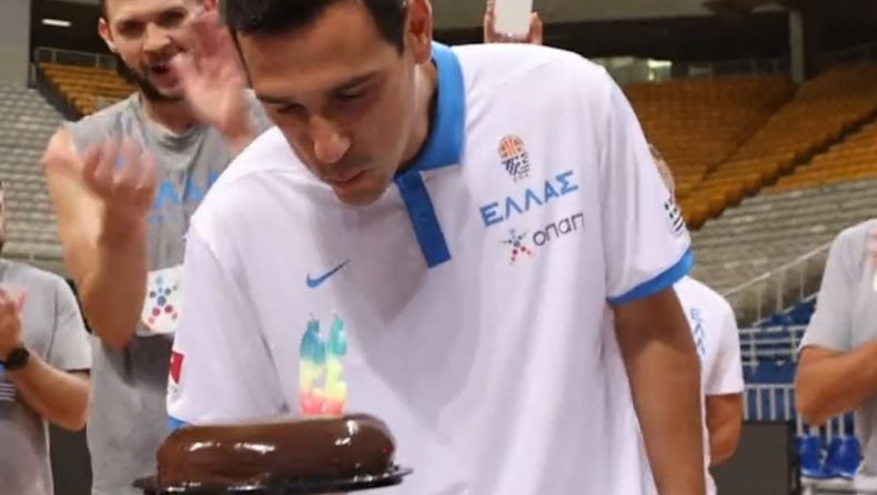 Εθνική ομάδα: Τούρτα έκπληξη στον Νίκο Ζήση (vid)