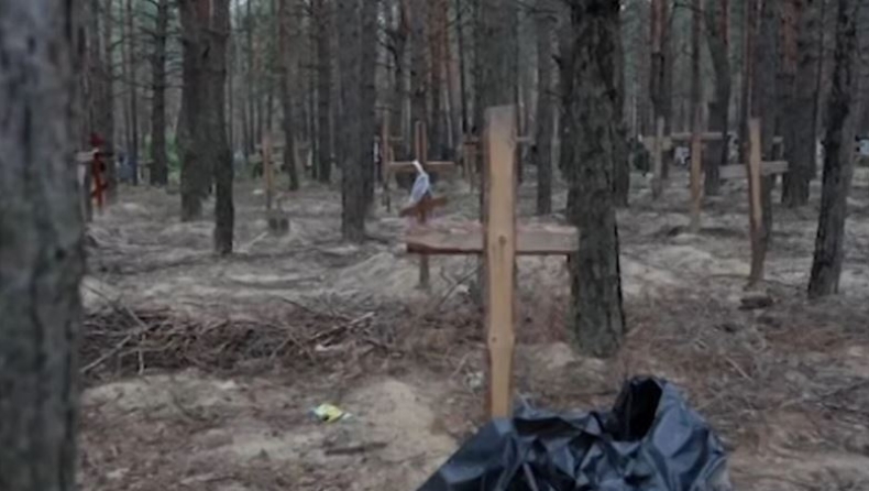 Ουκρανία: 436 σοροί έχουν εκταφεί στο Ιζιούμ, οι 30 φέρουν σημάδια βασανιστηρίων