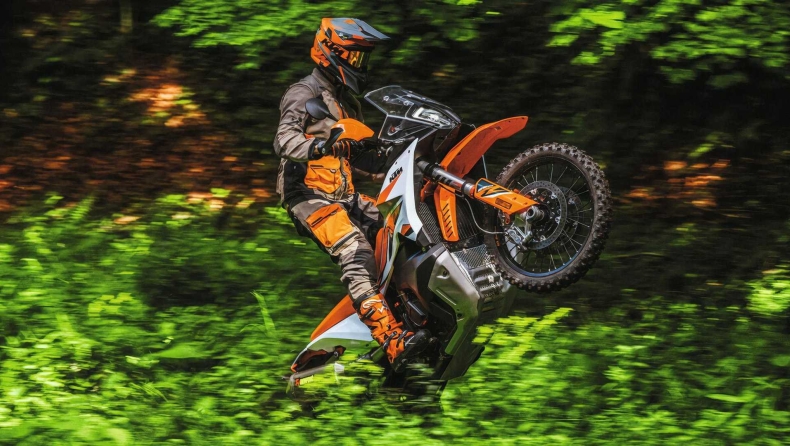 KTM: Πιο σκληροπυρηνική από ποτέ η 890 Adventure R (vid)