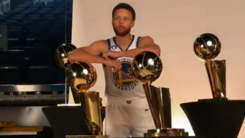 Κάρι: Η πόζα του Στεφ με τα 4 τρόπαια πρωταθλητή (vid)