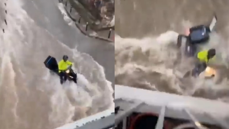 Τρομακτική στιγμή από τις πλημμύρες στη Θεσσαλονίκη: Ντελιβεράς παρασύρεται από ορμητικό κύμα που παίρνει το μηχανάκι του (vid)