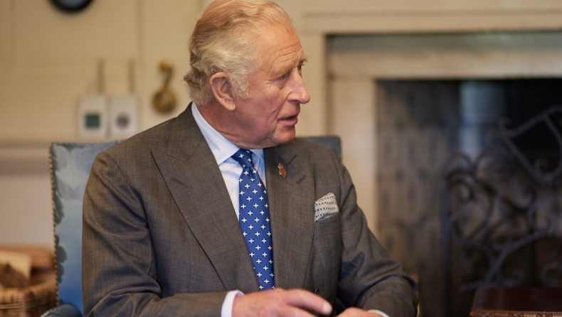 Τρέλα για τον βασιλιά Κάρολο: Συμμαθητής του κράτησε τα μαλλιά του για 50 χρόνια
