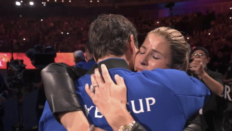 Φέντερερ: Τα δάκρυα της Μίρκα και η αγκαλιά στα παιδιά του (vid)