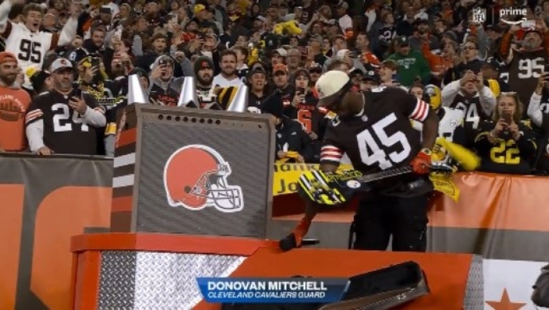 Μίτσελ: Έσπασε κιθάρα και... τρέλανε τον κόσμο στο Κλίβελαντ (vid)