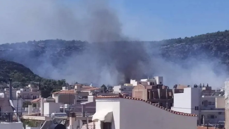 Συναγερμός για φωτιά στον Κορωπί: Επιχειρούν 68 πυροσβέστες