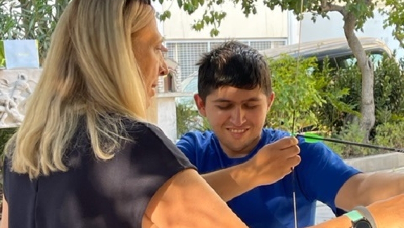 Mε επιτυχία τα μαθήματα τοξοβολίας για τυφλούς στο Φάρο Τυφλών