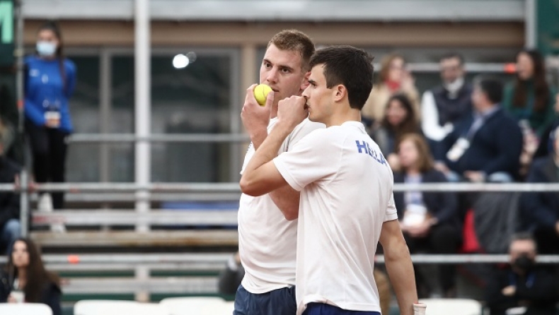 Davis Cup: Ηττα στο διπλό, ο Τσιτσιπάς θα κρίνει την πρόκριση στα play off